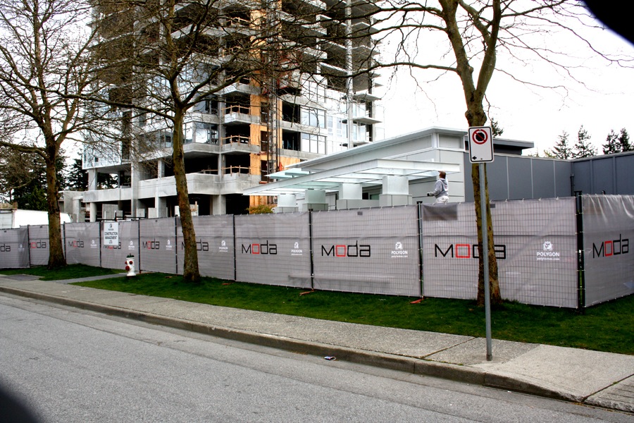 Mesh banners on a construction site